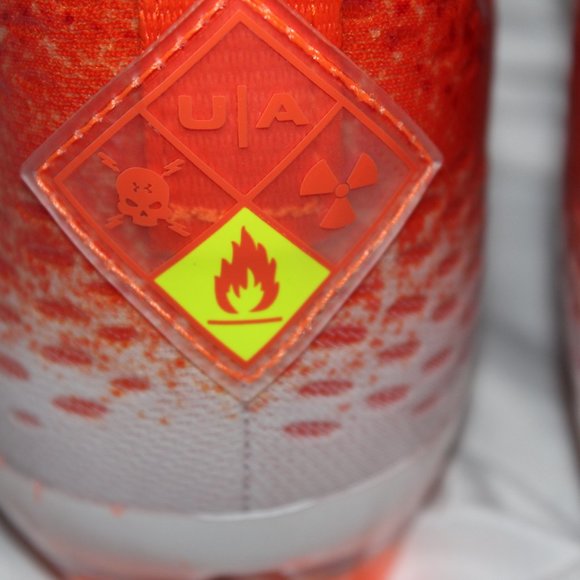 Under Armour Spotlight Lux MC 2.0 Football Cleats 3026576-800 Size 9 - Picture 3 of 5